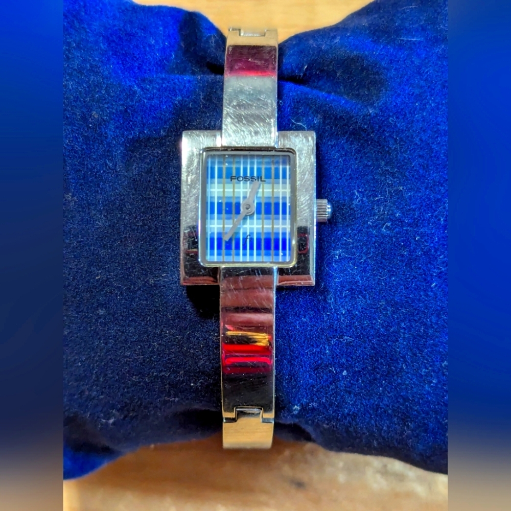 (183)Vintage Fossil Ladies Watch Blue Plaid Dial all Stainless steel
